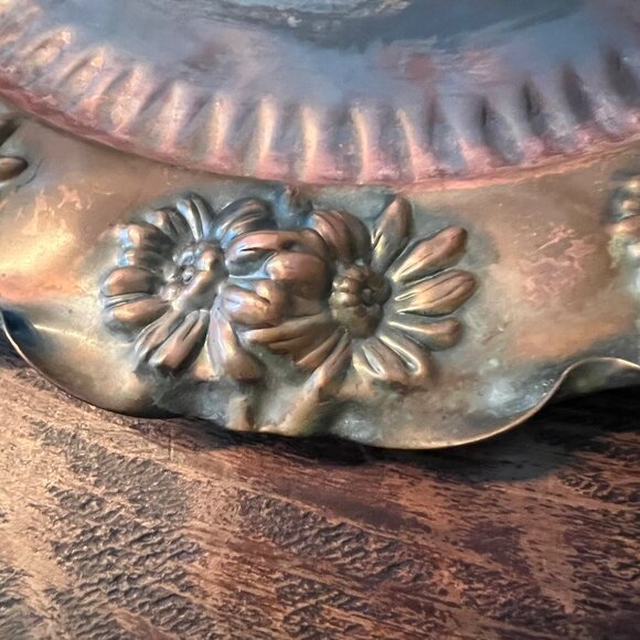 Two Antique Embossed Solid Copper Plates Retro Daisy Pattern - Picture 9 of 10